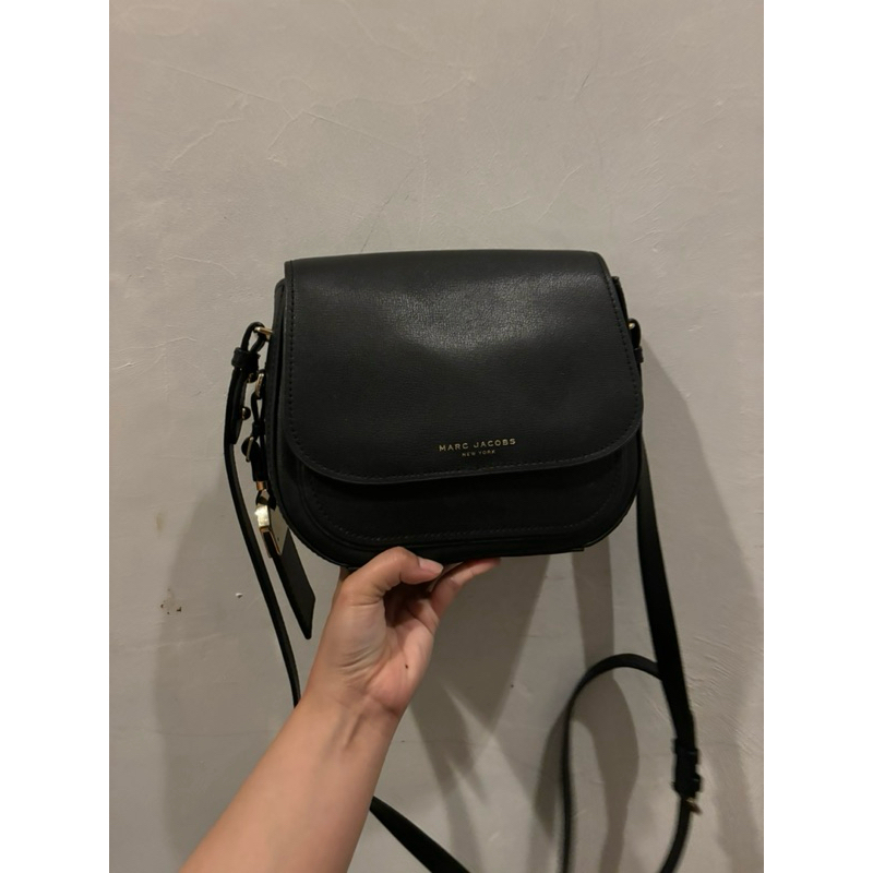 Preloved Marc Jacobs sling bag leather-black 100% orginal