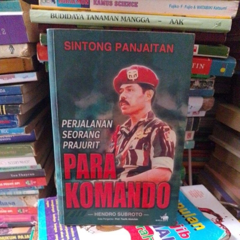 Buku para komando by Sintong Panjaitan