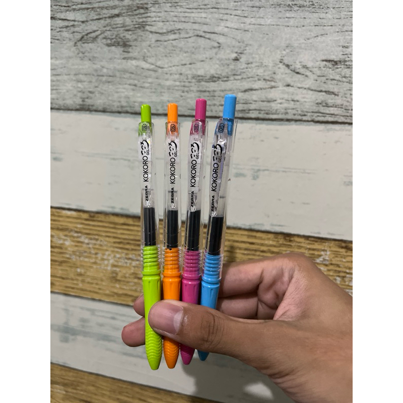

BOLPEN KOKORO SWEET GEL COLOUR BARREL ZEBRA 0.5mm TINTA HITAM