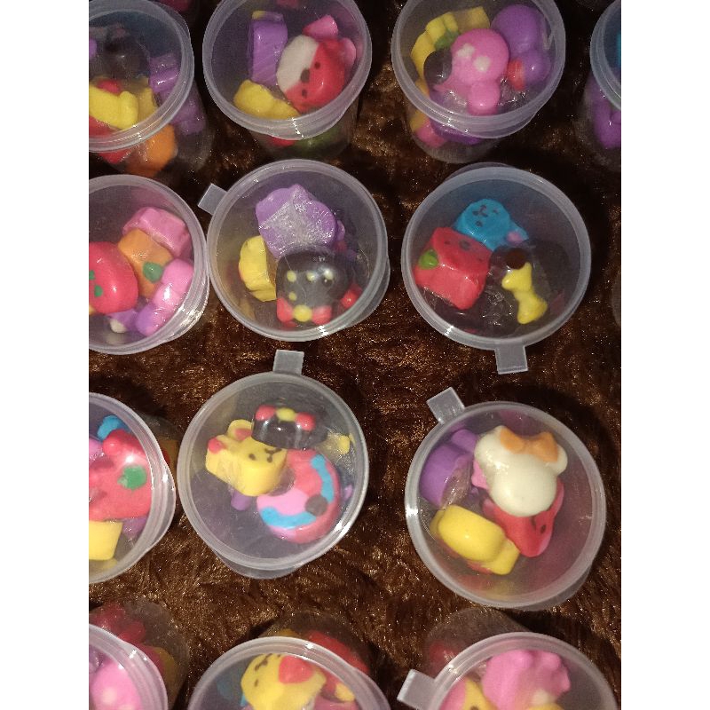 

Coklat Cokelat Karakter Mini Cup Hemat Murah