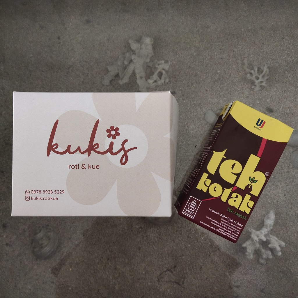 

KUKIS - Snack Box isi 3 Kue + 1 Teh Kotak