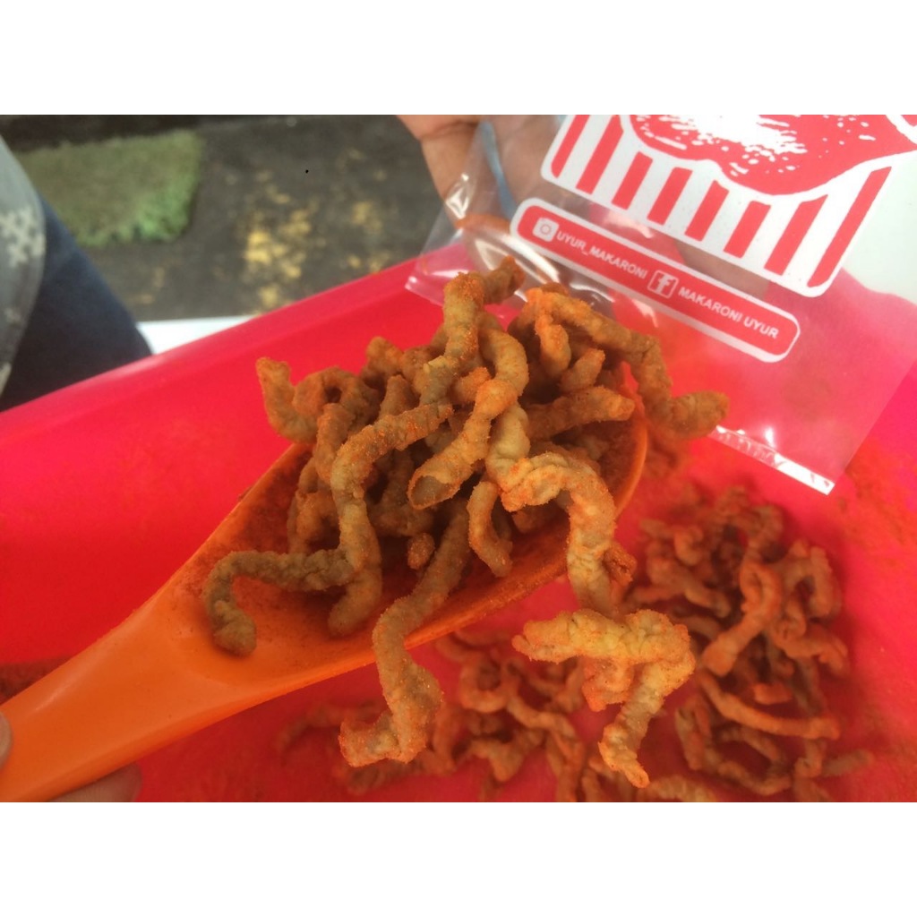 

1 KG USUS CRISPY PREMIUM ANEKA RASA / UYUR MAKARONI