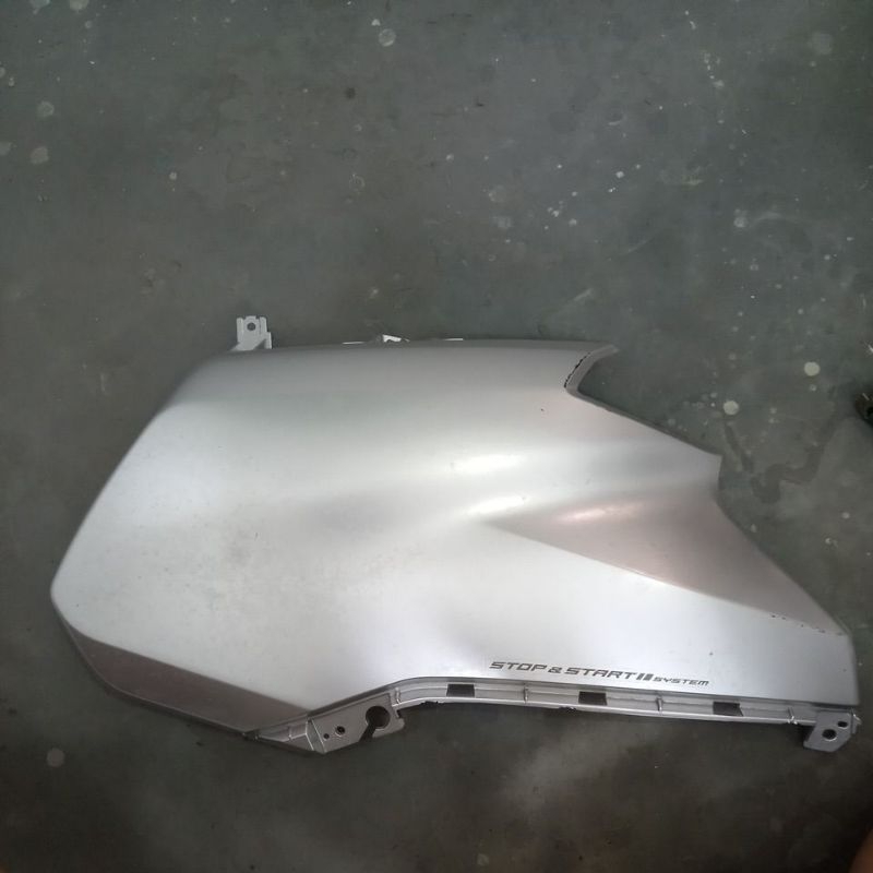 cover / kap lampu depan nmax new sebelah kanan original copotan (bekas)