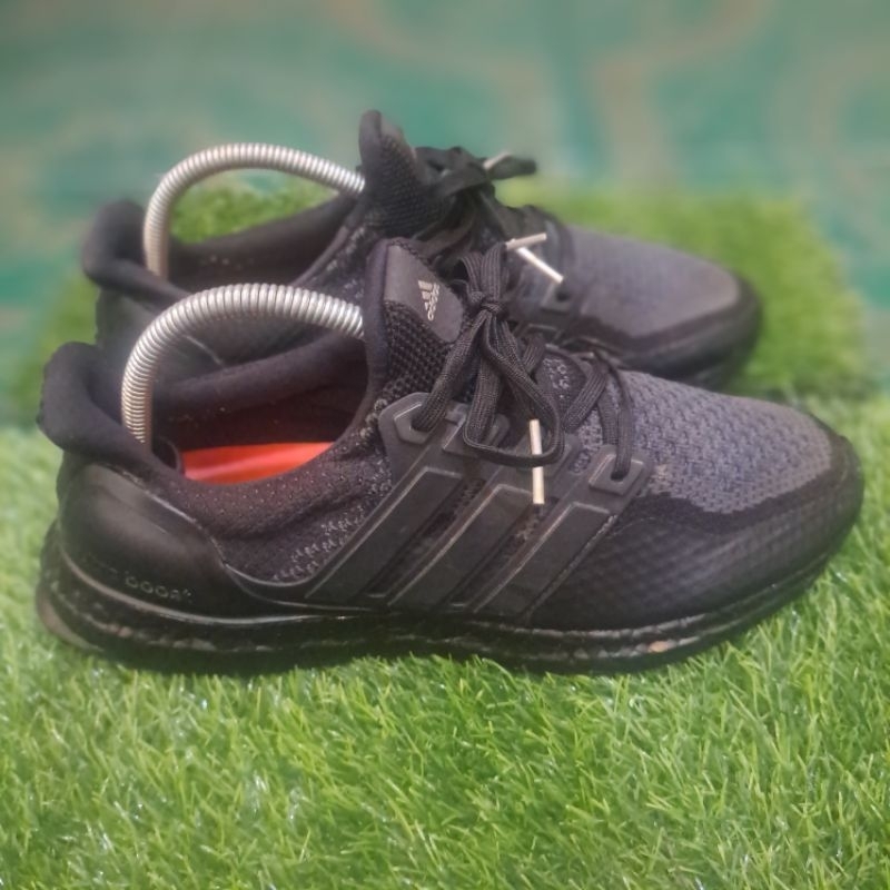 sepatu second adidas ultraboost