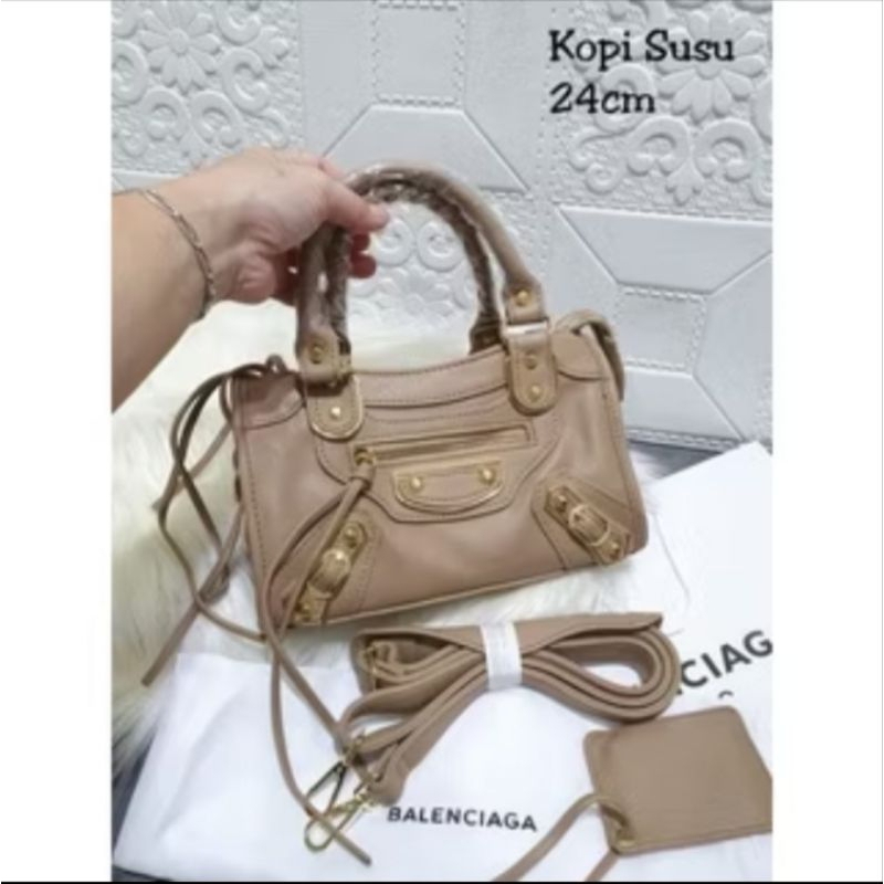 Tas fashion balen medium besi gold import