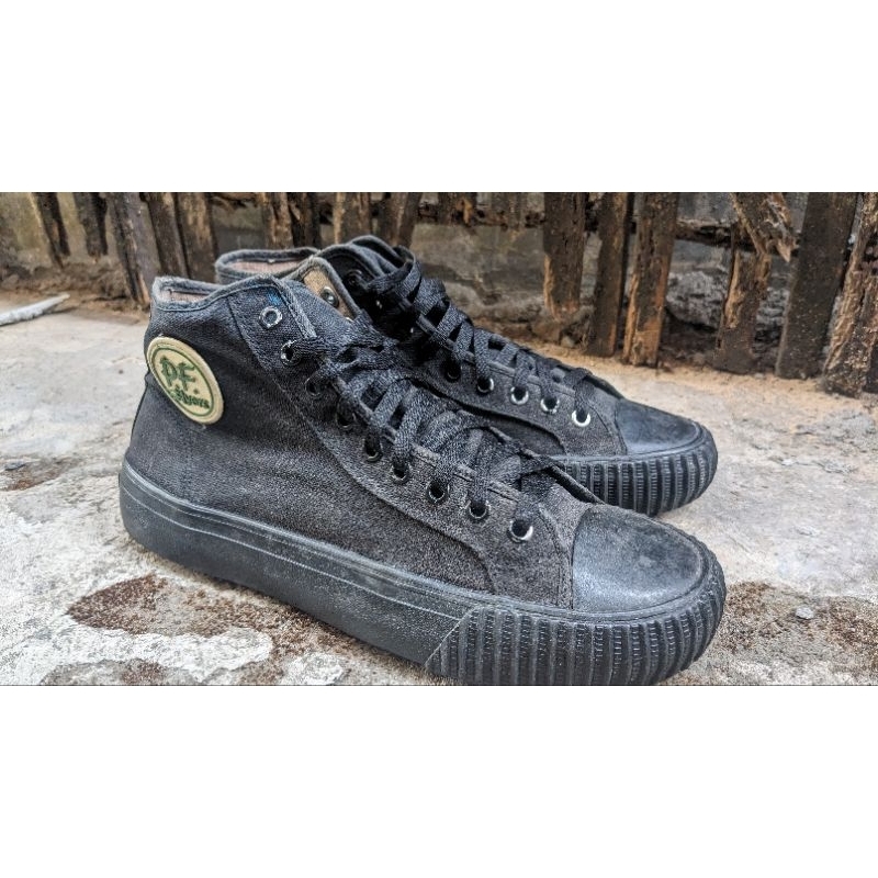sepatu boot Sneakers PF Flyers Eropa kondisi mantab size 43