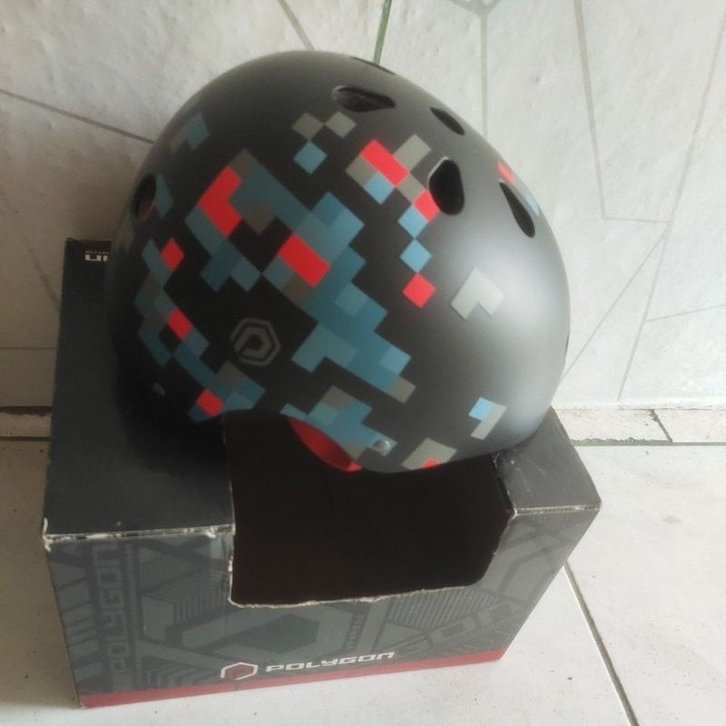 helm sepeda polygon