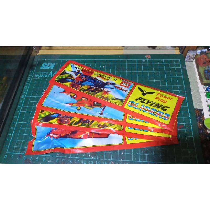 mainan Jadul model Pesawat tempur rakit