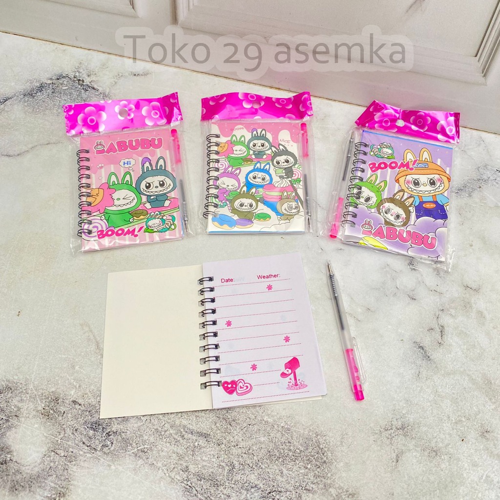 

BUKU BINDER A7 LABUBU DAPAT 1 PULPEN BK-1608 POPMART THE MONSTER TASTY MACARONS LISA BLACKPINK BOOK RING DIARY MODEL BERGARIS TULIS LUCU ANAK ALAT TULIS KANTOR BUKU BINDER