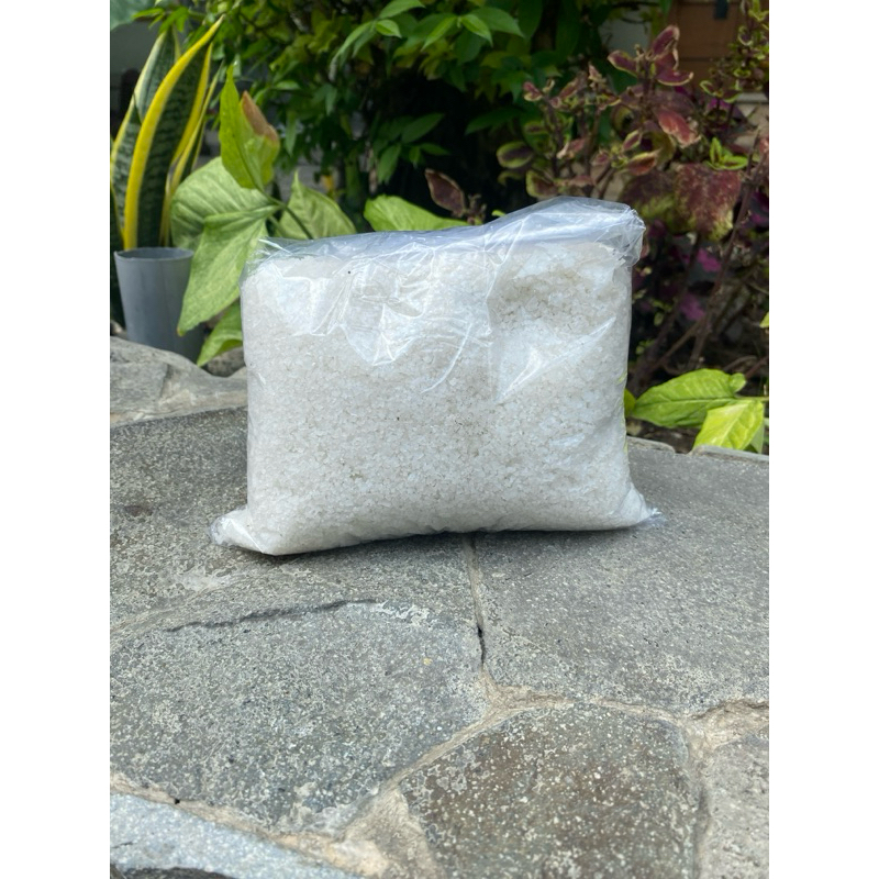 

GARAM KROSOK / GARAM KOTOR / GARAM KASAR / UYAH / NATRIUM CLORIDA BERAT 1 KG