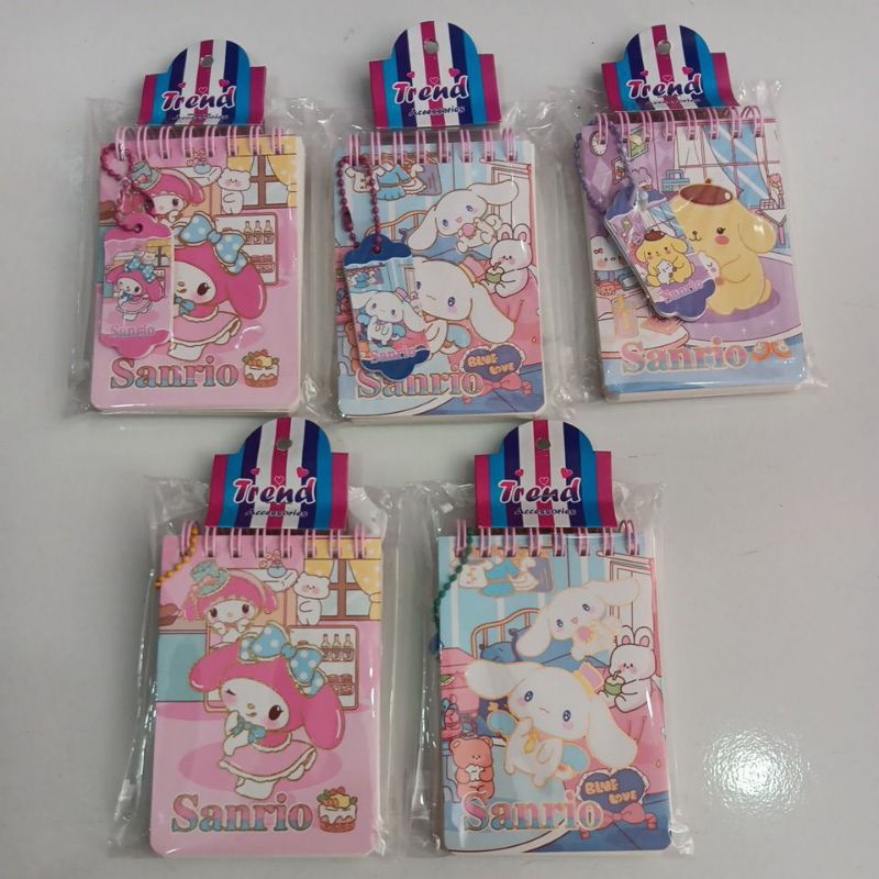 

NOTEBOOK SANRIO + GANTUNGAN KUNCI MINI