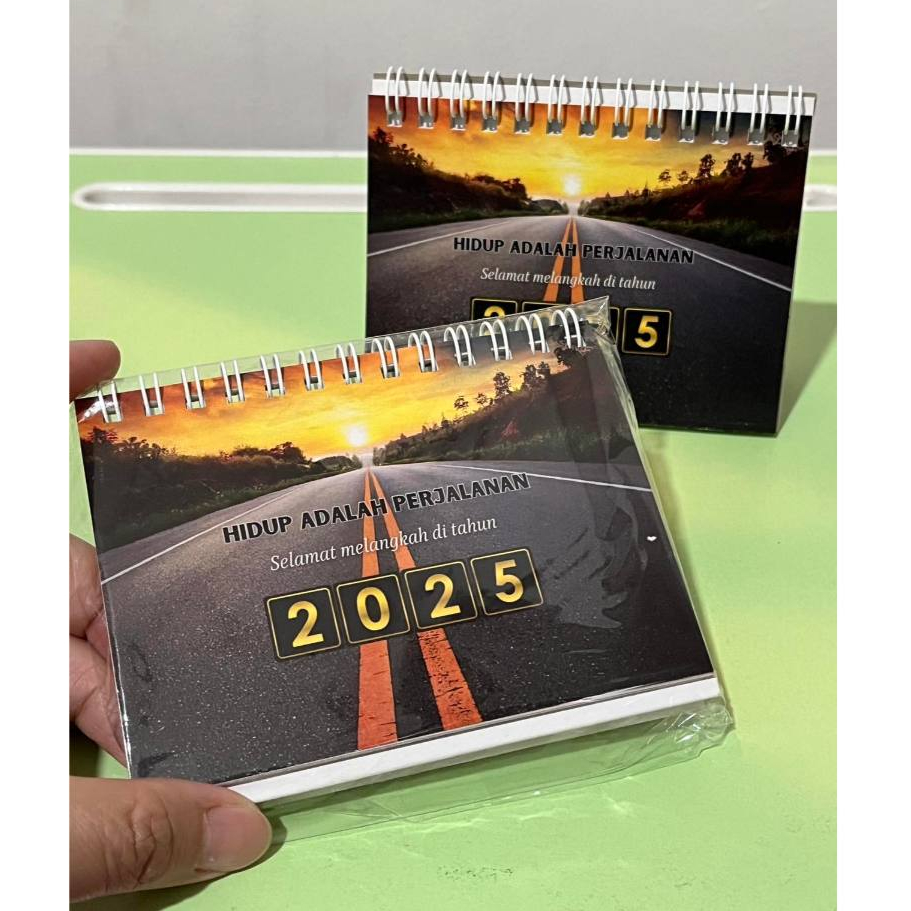 

READY STOCK Kalender duduk MINI tahun 2025 disertai dengan Quote kehidupan, unik.. cocok bagi Anda yang sepakat bahwa hidup adalah perjalanan