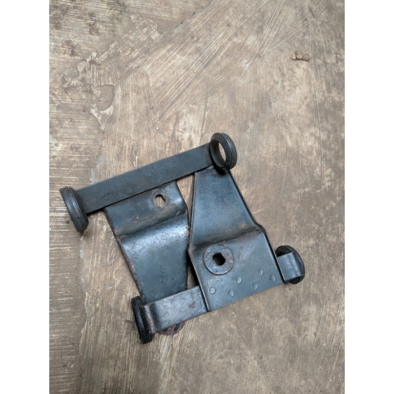 Dudukan lampu kupingan Suzuki TRS X2