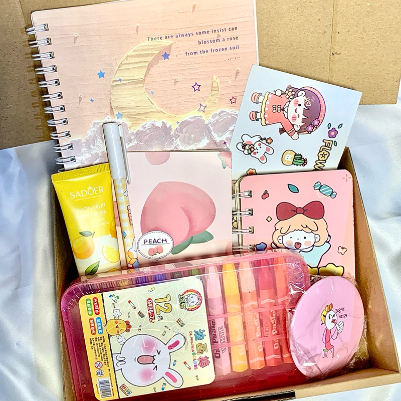 

Giftbox/Hadiah/Hampers Alat tulis aestetik untuk anak sekolah 8 in 1