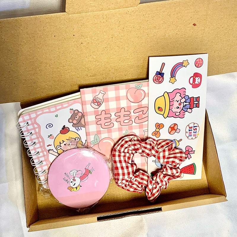 

Giftbox/Hadiah/Hampers untuk Teman wanita aestetik 5 in 1