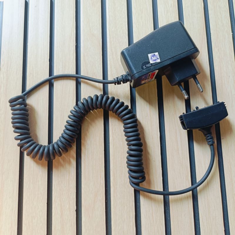 Travel Charger handphone Ericsson Bang & Olufsen