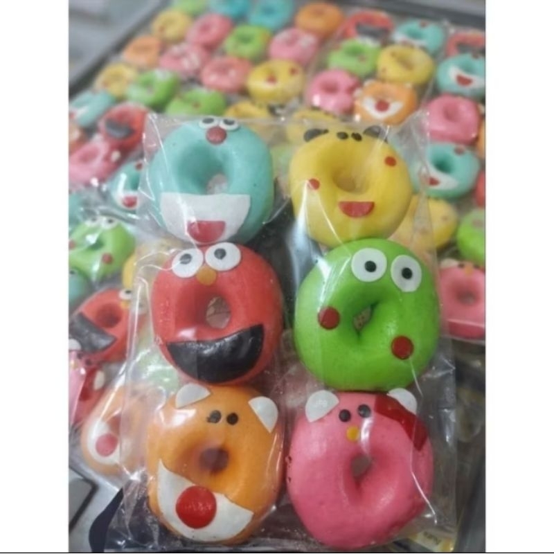 

DONAT KARAKTER isi 6pc