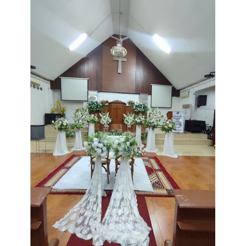Dekorasi pemberkatan pernikahan di gereja + 8 standing flower + entrance gate