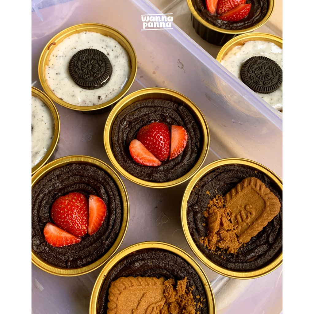 

Burnt Cheesecake with Topping Choco Berry | Premium Creamy Dessert Cup Mini