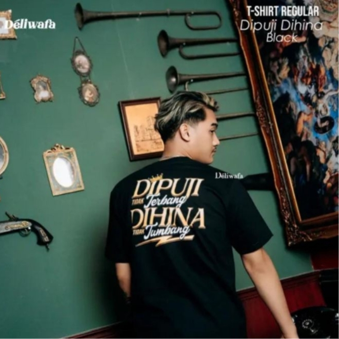 Kaos T-shirt Deliwafa Autentic Dipuji Dihina Bigsize Kaos Regular Urban Style Deliwafa Oversize
