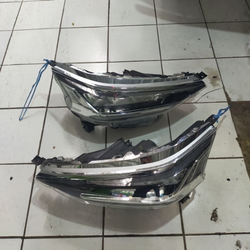 headlamp Avanza Veloz sepasang second copotan original
