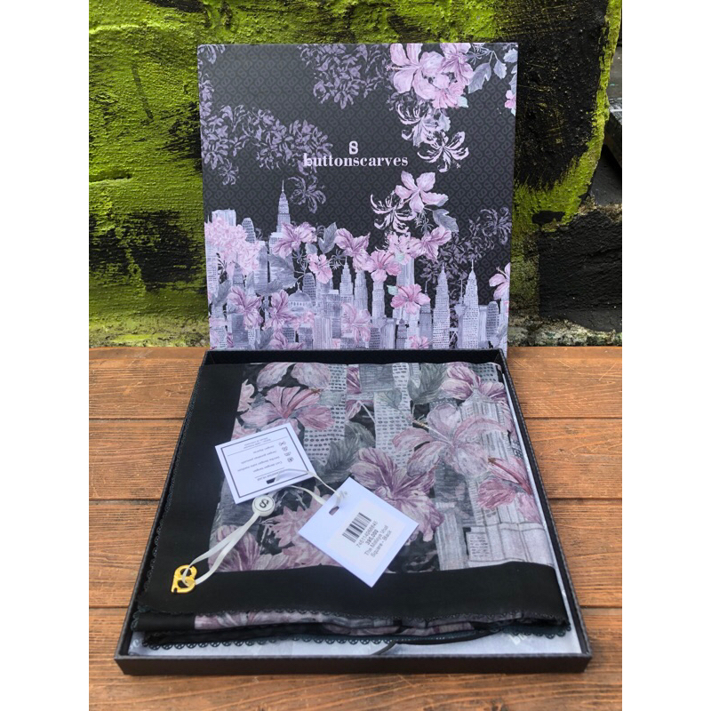 buttonscarves malaya black new box