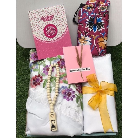 Super Shopping  Paket Alat SholatPaket Alat sholat cewekHamper alat sholatkado wisudaKado Ulang tahu