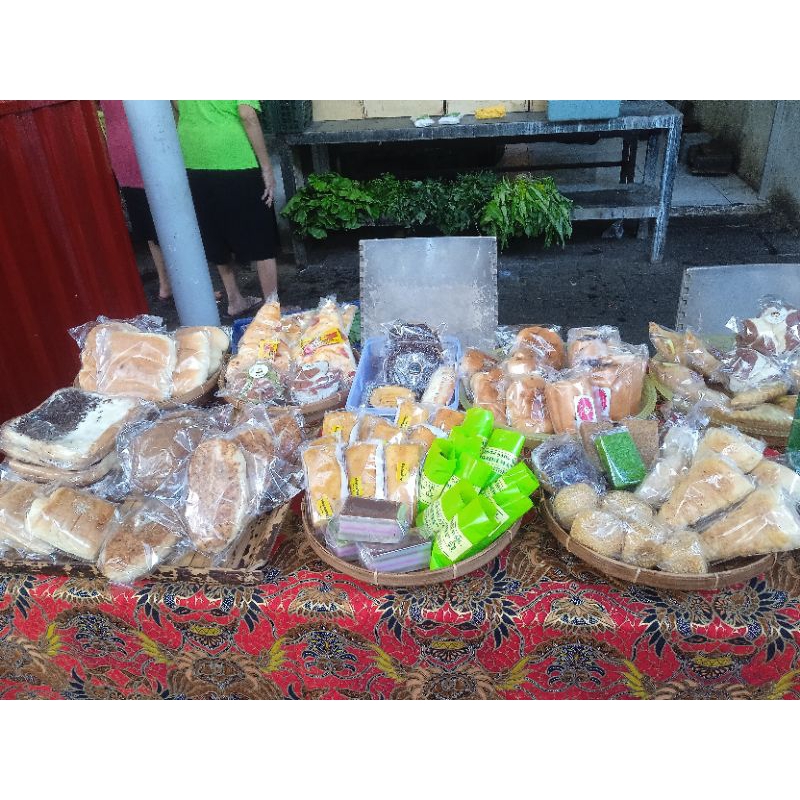 

Aneka kue kering dan basah