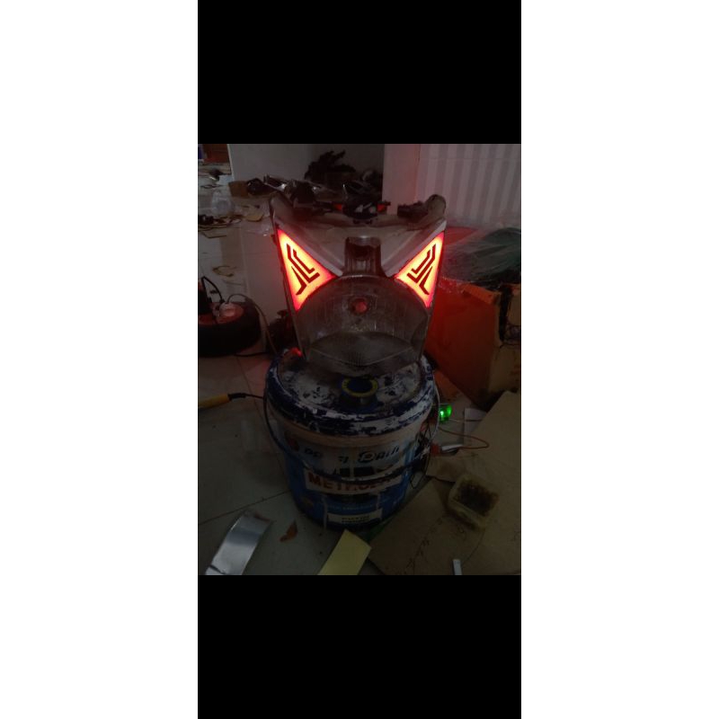 BATOK RETROFIT BEAT FI WIT LAZY EYES