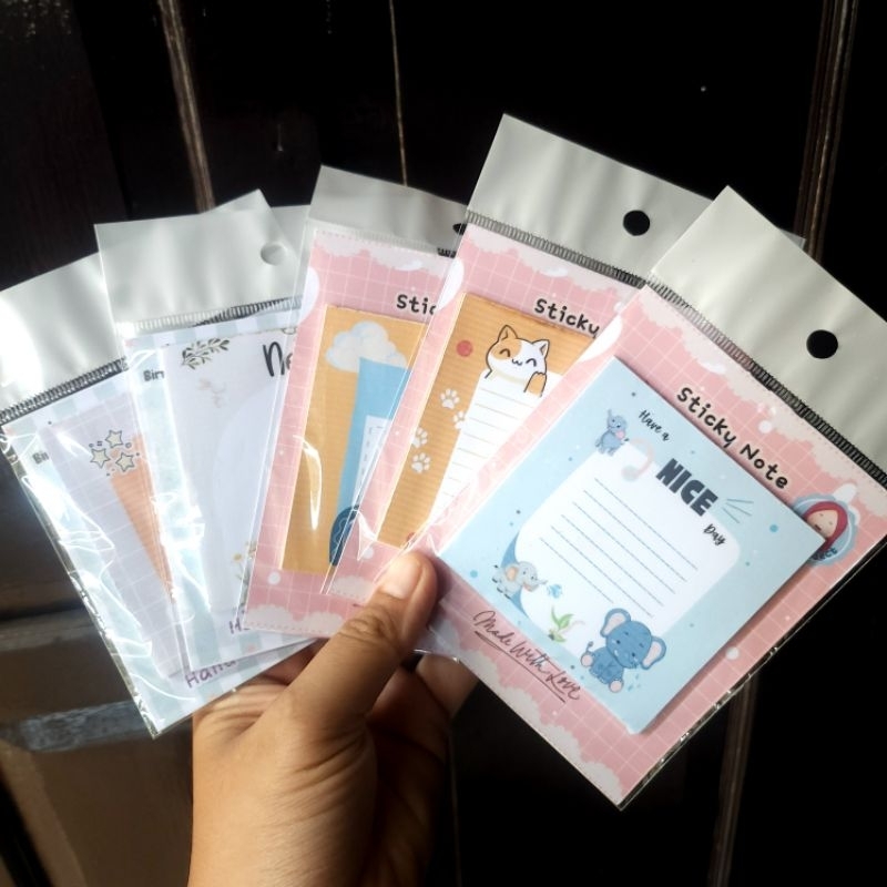 

MEMO STICKY NOTE CATATAN KECIL KARAKTER LUCU MURAH UKURAN 8X8CM