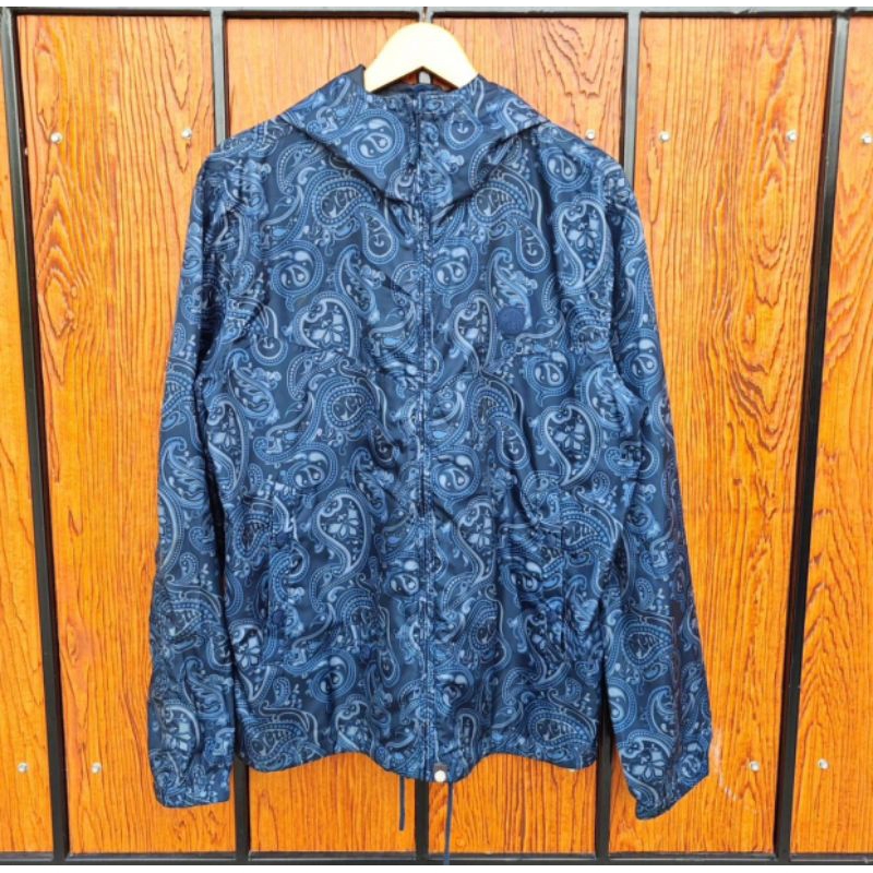 Pretty green paisley jakcet navy
