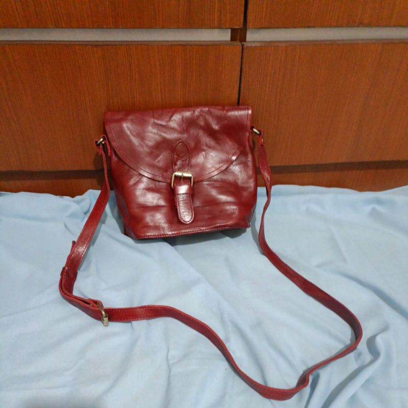 Preloved Slingbag Kulas WHEREVER YOU GO Maroon