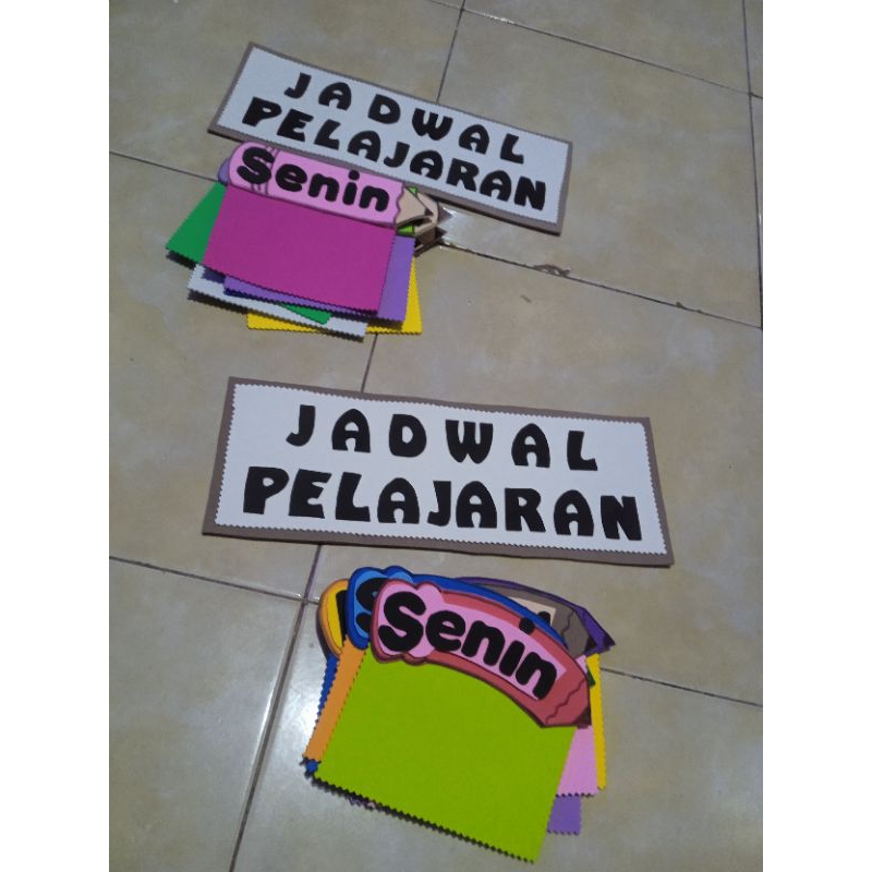 Jadwal pelajaran hiasan dinding kelas busa eva