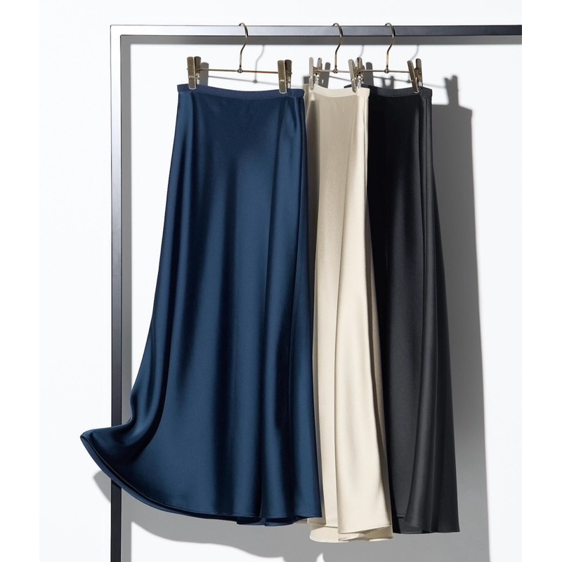 SALE‼️ UNIQLO ROK SATIN