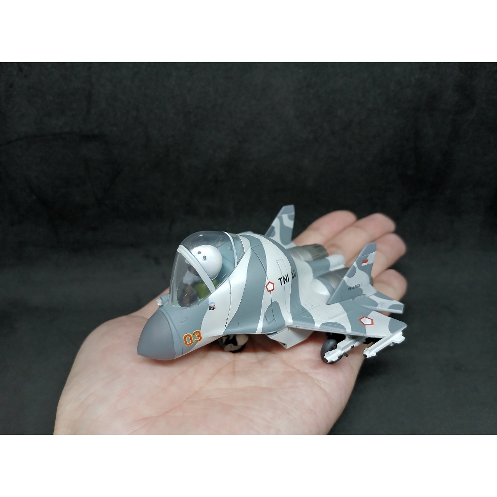 Model Miniatur Pesawat Tempur Jet Sukhoi Su-27 Su-30 TNI AU Indonesia Eggplane