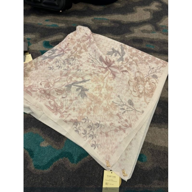 Heylocal Imperfect Sale Levaughn Scarf Aurelia Standard dan Cleine Scarf Cloud Standard Floral White