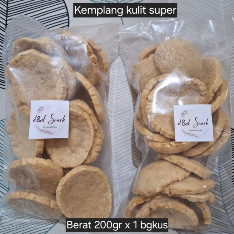 

Kemplang kulit super asli palembang. Kemplang ikan tenggiri. Berat 200gr