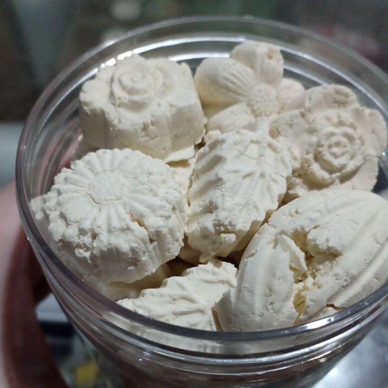 

kue kering /kue bangkit