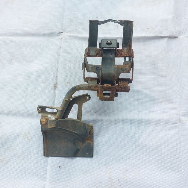 DUDUKAN PANGKON AKI DAN ECU HONDA VARIO 125 OLD KZR ORIGINAL