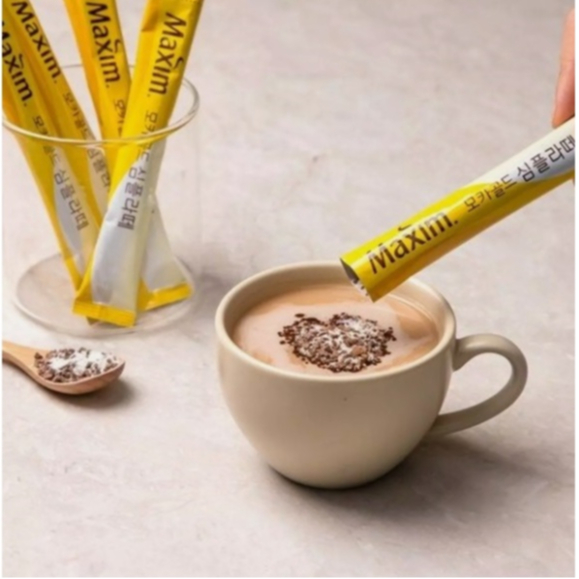 

Maxim Mocha Gold Simple Latte Coffee 10.5 Gr per Sachet Hand Carry Kopi Korea