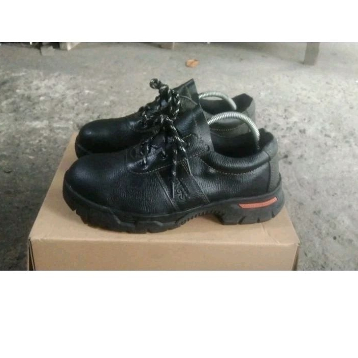 Sepatu safety Pengamanan | Kings tali Second