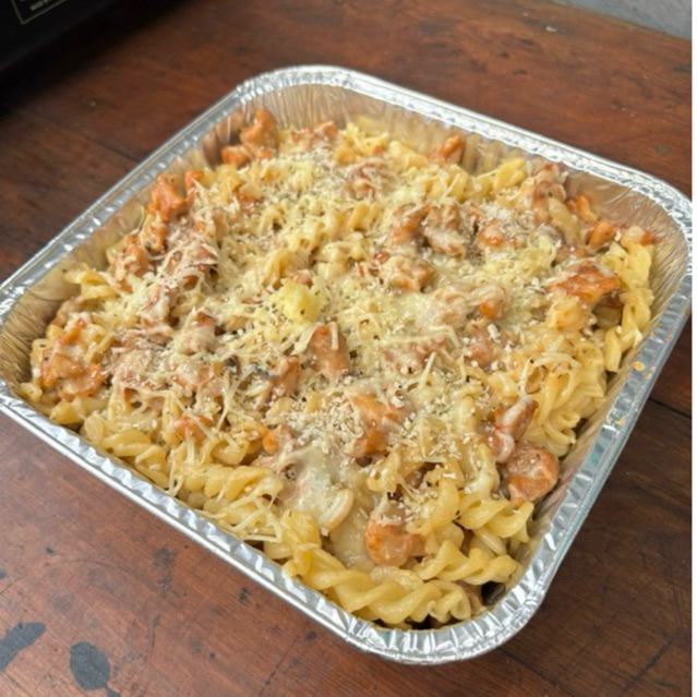 

Baked Fusill with chicken and mushroom sauce / Makaroni Schotel