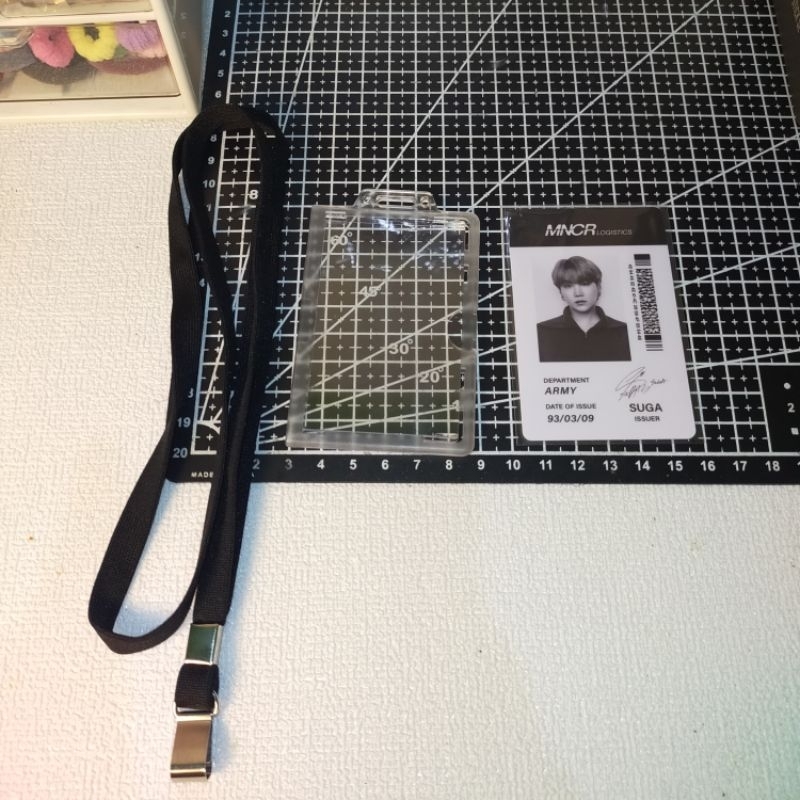 

Lanyard PVC Acrylic Case SUGA BTS