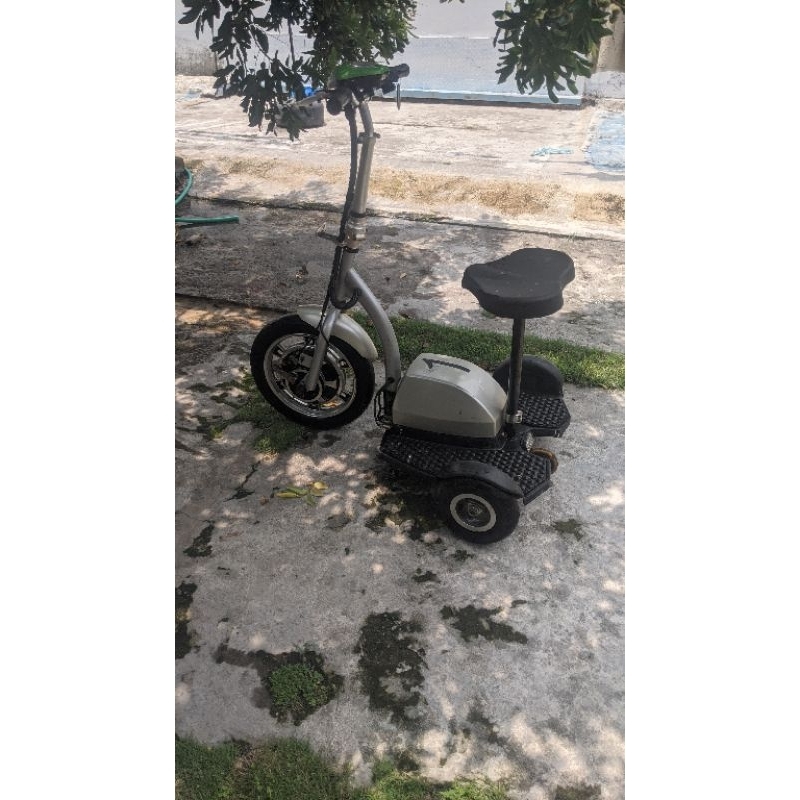selis bekas, roda tiga