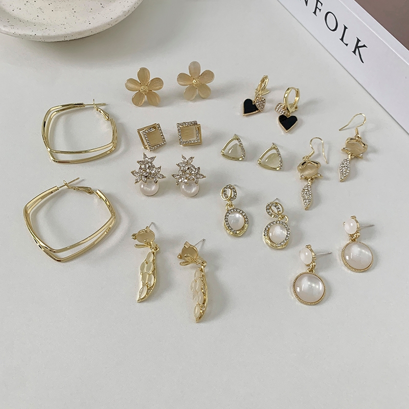 Anting Titanium Wanita Korea tahan karat / Anting bunga korea