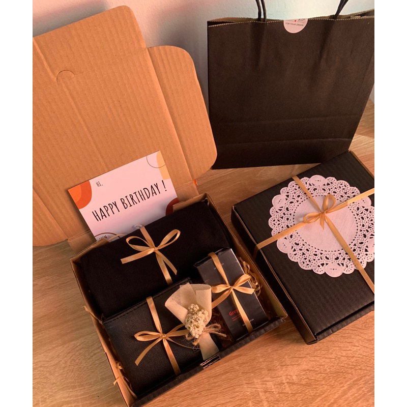 

ATTDGIFTBOX BLACK SIMPLE - KADO ULANG TAHUN - HAMPERS