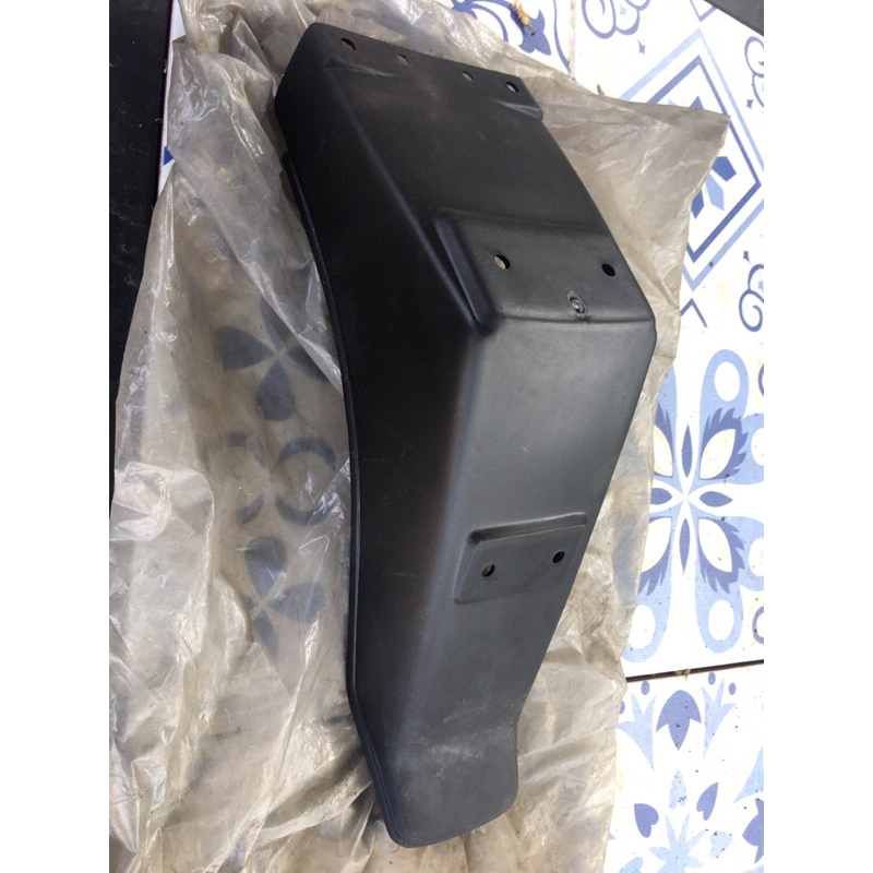 Suzuki CRYSTAL Spakbor belakang