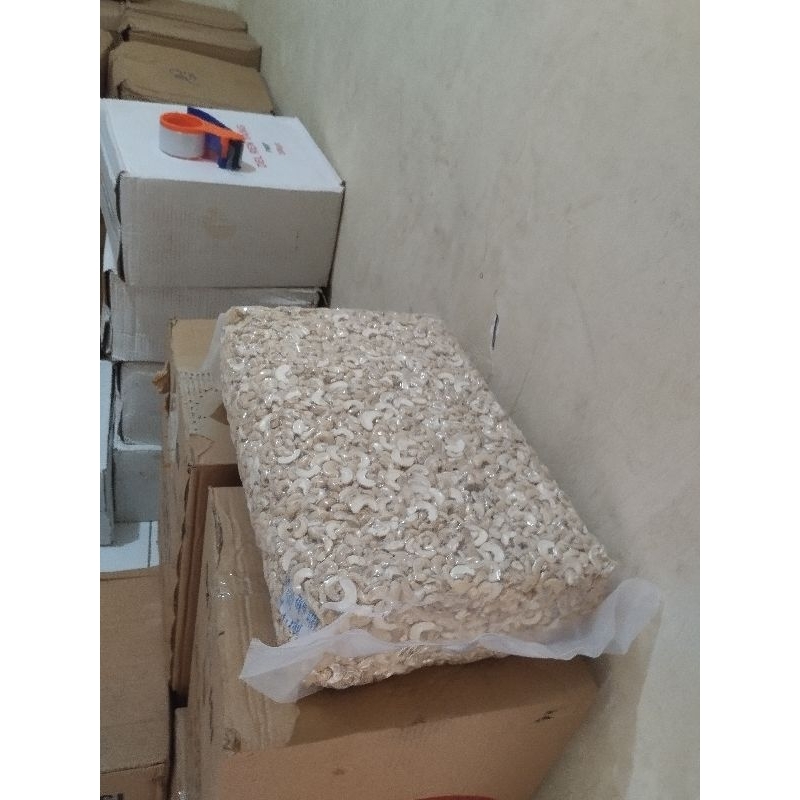 

kacangmete belah2 putih