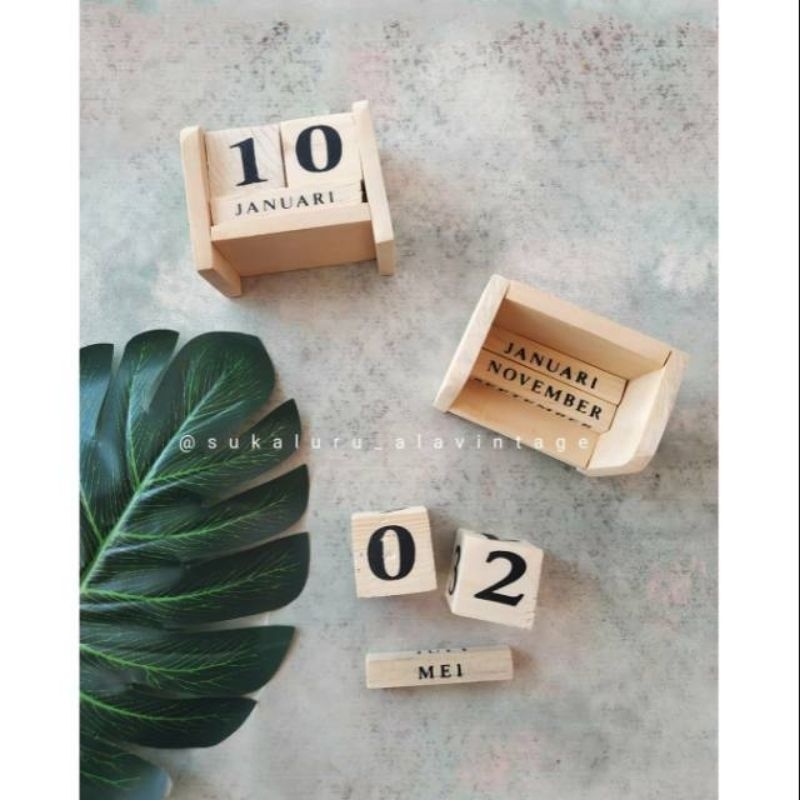 

Kalender Kayu Grosir Souvenir 50 pcs Tanggalan Abadi