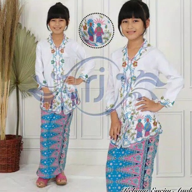 KODE U25D Setelan Kebaya Encim Anakanak  Kebaya Encim Anak Set Rok BetawiREADY KEBAYA ENCIM ANAK KEB